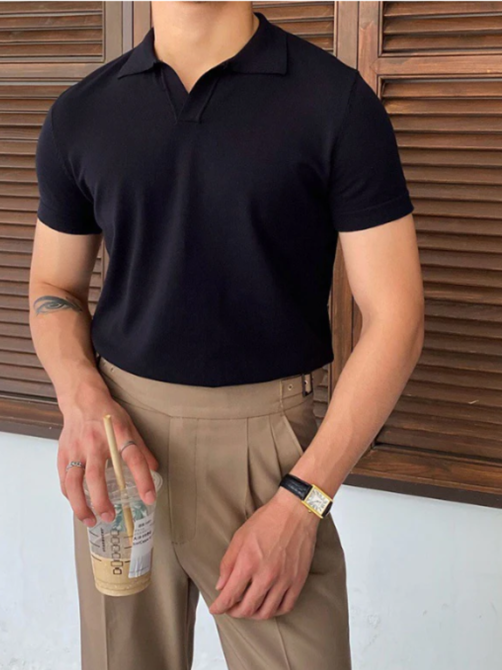 MATEO | POLO HOMBRE ABIERTO | LOOK CASUAL Y REFINADO