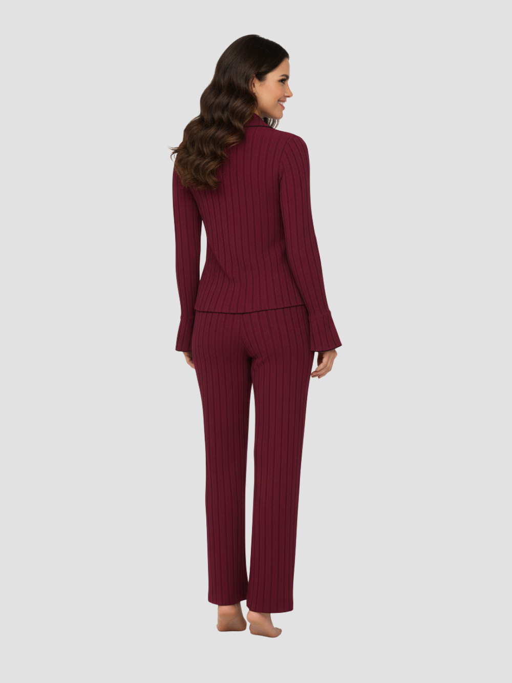 SERAPHINA | CONJUNTO LOUNGE ACANALADO PARA MUJER – SUAVIDAD Y MOVIMIENTO