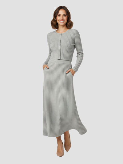 SOLARA | CONJUNTO DE CÁRDIGAN ACANALADO Y FALDA MAXI – ELEGANCIA SUAVE Y FEMININIDAD MODERNA