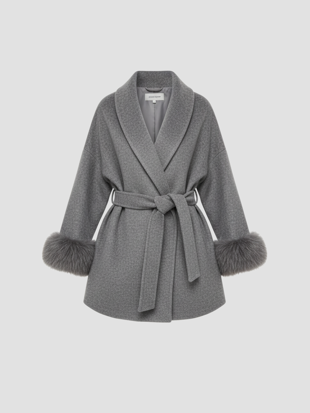 AVERLINE | ABRIGO DE MUJER CON CINTURÓN Y PUÑOS DE PELO  – CALIDEZ Y DISTINCIÓN