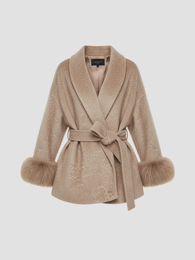 AVERLINE | ABRIGO DE MUJER CON CINTURÓN Y PUÑOS DE PELO  – CALIDEZ Y DISTINCIÓN