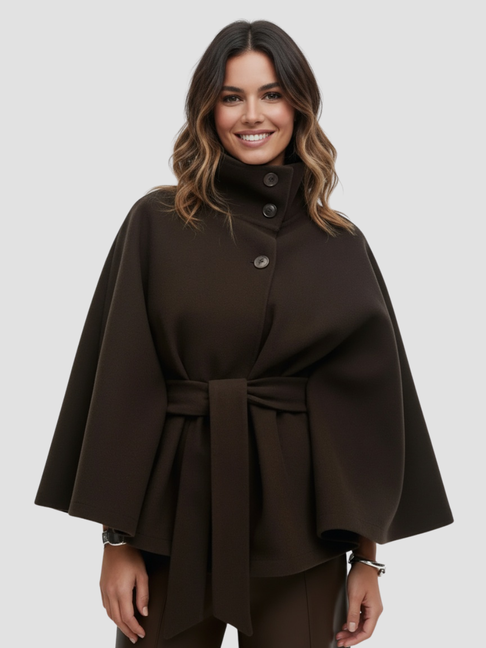 ISALÈNE | ABRIGO DE CUELLO ALTO – SOFISTICACIÓN URBANA Y ESTILO ATEMPORAL