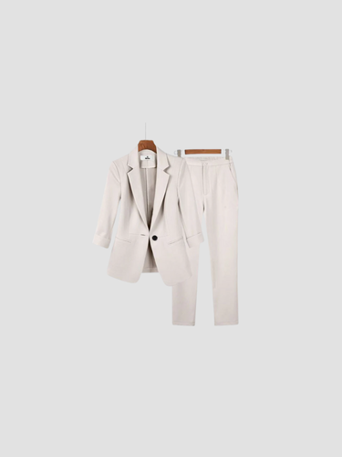 ALDARA | TRAJE DE MUJER | SOFISTICACIÓN Y ESTILO ATEMPORAL