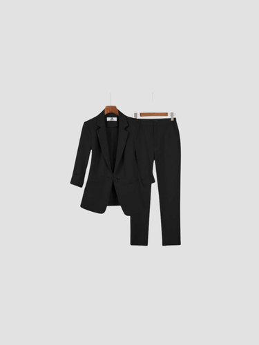ALDARA | TRAJE DE MUJER | SOFISTICACIÓN Y ESTILO ATEMPORAL