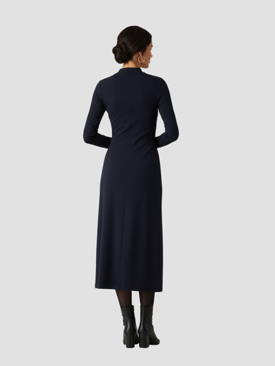 SOLARYN | VESTIDO MIDI TÉRMICO DE CUELLO ALTO – ELEGANCIA DEFINIDA Y CALIDEZ LIGERA