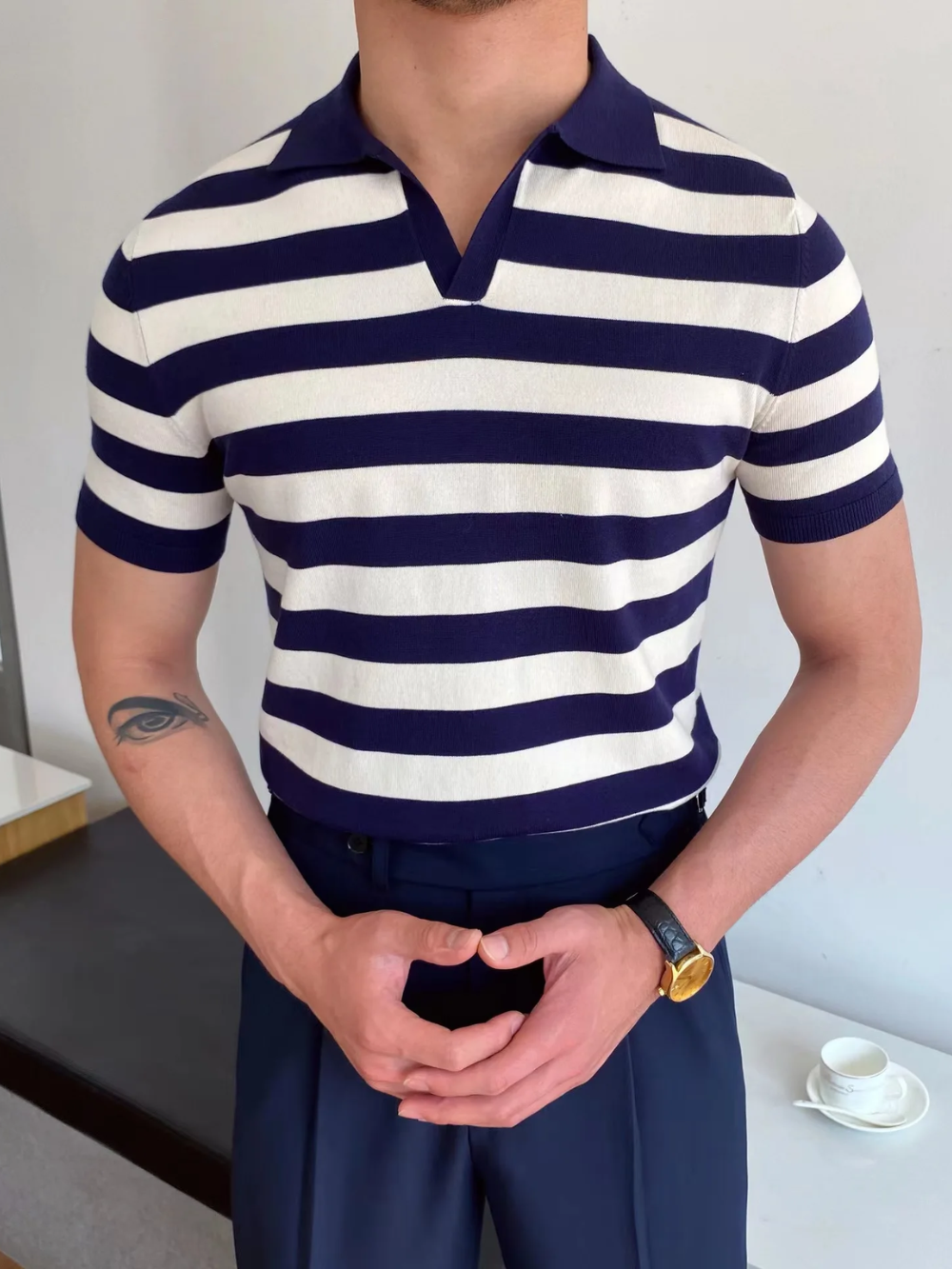 MATEO | POLO HOMBRE ABIERTO | LOOK CASUAL Y REFINADO