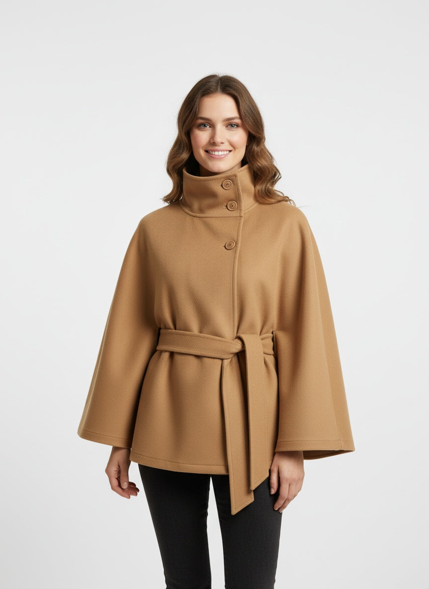 ISALÈNE | ABRIGO DE CUELLO ALTO – SOFISTICACIÓN URBANA Y ESTILO ATEMPORAL