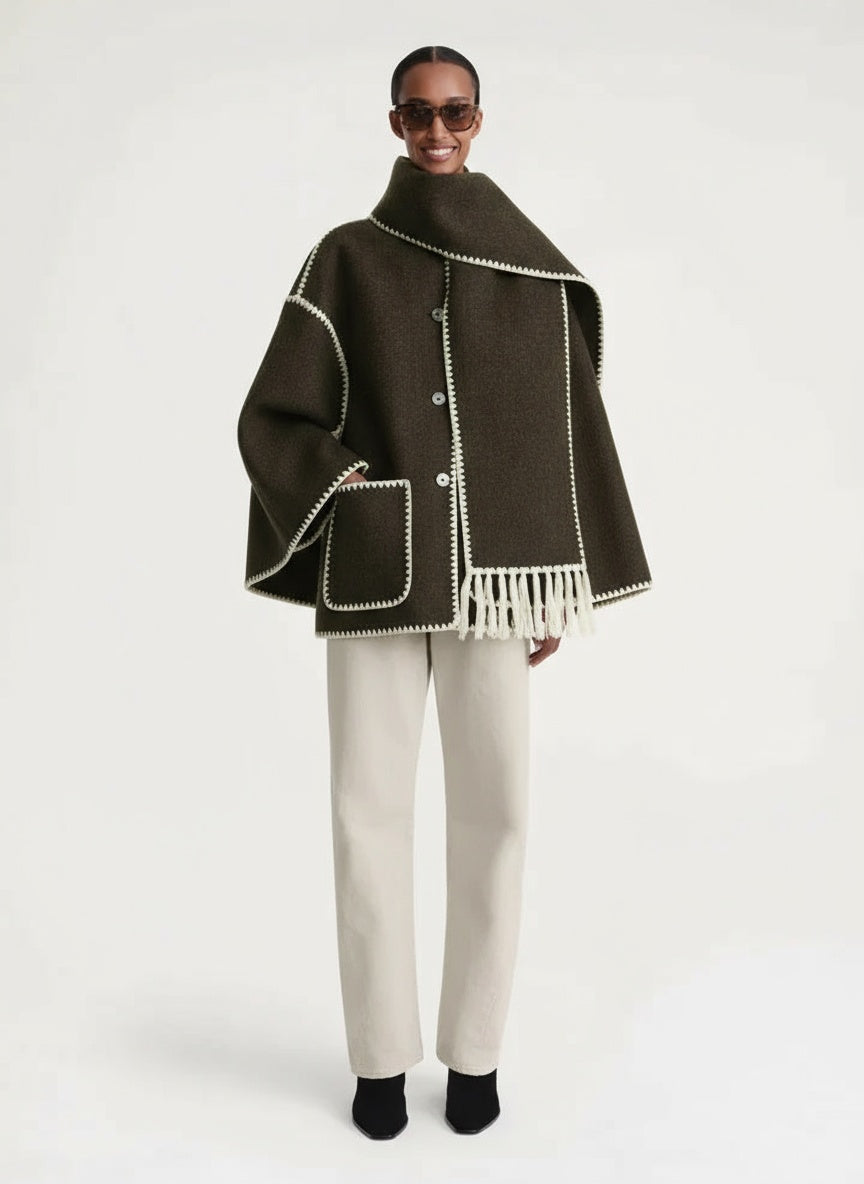 ÉMORINE | CAPE JACKET – SOFISTICACIÓN ATEMPORAL Y CALIDEZ CONTEMPORÁNEA