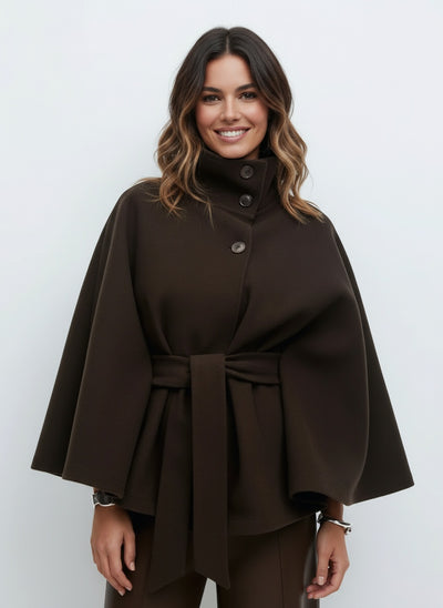 ISALÈNE | ABRIGO DE CUELLO ALTO – SOFISTICACIÓN URBANA Y ESTILO ATEMPORAL
