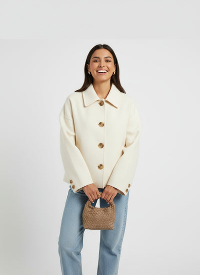 MAURÉLIA | CHAQUETA DE MUJER – SOFISTICACIÓN SUAVE Y ESTILO CONTEMPORÁNEO