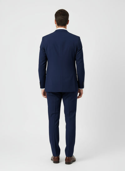 EZQUERRA | TRAJE DE TRES PIEZAS | SOFISTICACIÓN ATEMPORAL