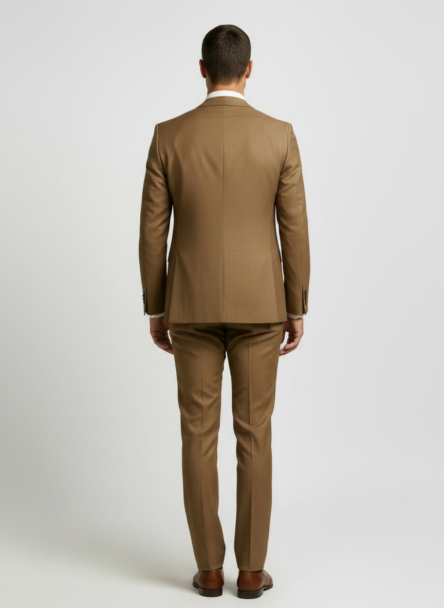 EZQUERRA | TRAJE DE TRES PIEZAS | SOFISTICACIÓN ATEMPORAL