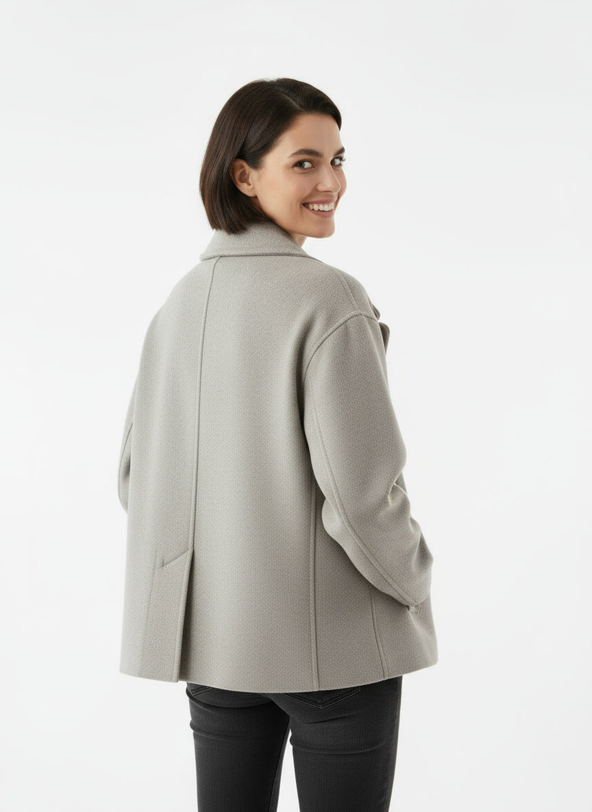 ALBA | ABRIGO DE MUJER | SOLAPAS ANCHAS Y ELEGANCIA CLÁSICA