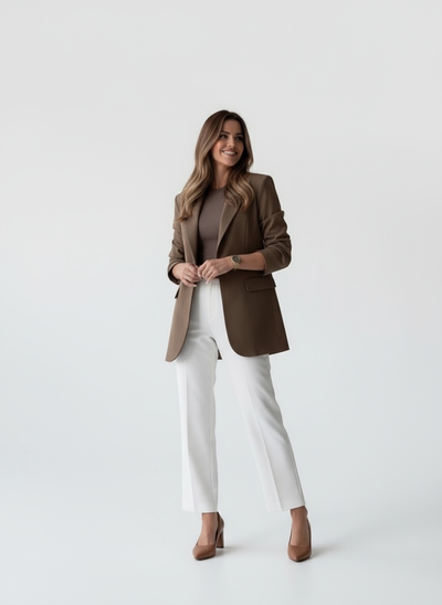 ELARIA | BLAZER ESTRUCTURADA PARA MUJER – REFINAMIENTO CONTEMPORÁNEO Y SILUETA ATEMPORAL