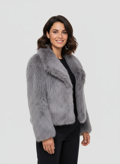 EVELINA | CHAQUETA DE PELUCHE – LUJO CONTEMPORÁNEO Y CALIDEZ SOFISTICADA