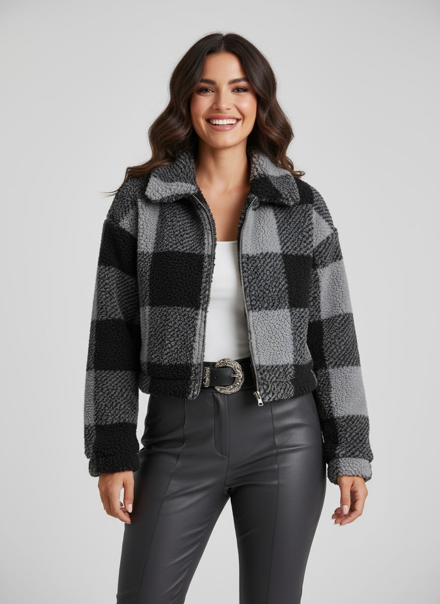 ELIORA | CHAQUETA CORTA DE CUADROS PARA MUJER – CALIDEZ MODERNA Y ESTILO CASUAL