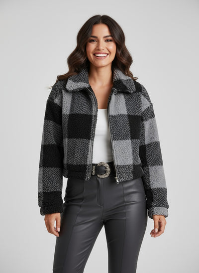 ELIORA | CHAQUETA CORTA DE CUADROS PARA MUJER – CALIDEZ MODERNA Y ESTILO CASUAL