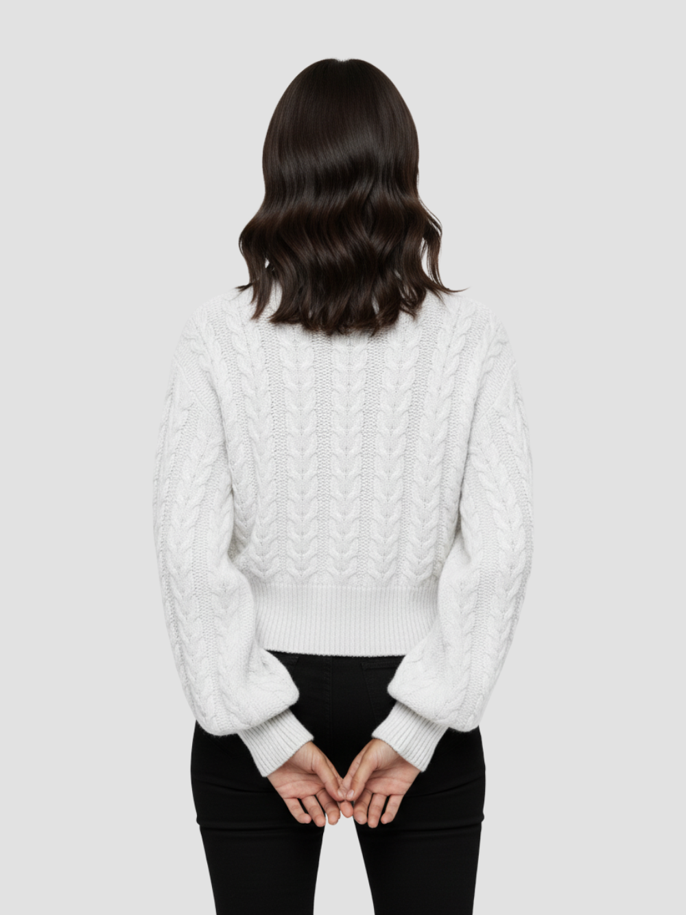 SERELINA | JERSEY DE MUJER CON ESCOTE PLEGADO – EQUILIBRIO ENTRE SENSUALIDAD Y DISTINCIÓN